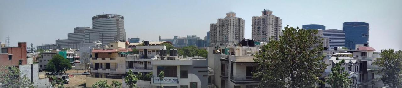 Enkay Residency V Block-Cyber City Гургаон Экстерьер фото